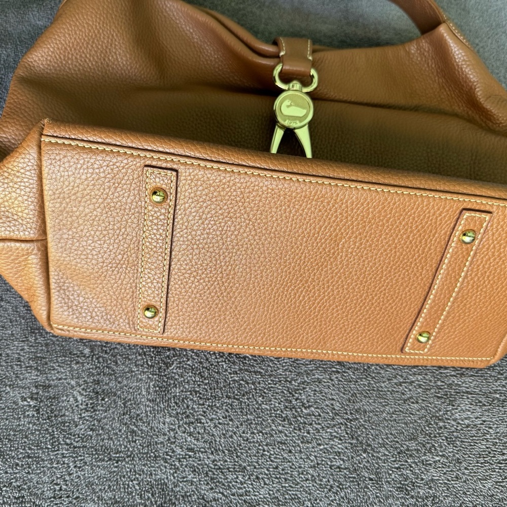 Dooney & Bourke Camel Tan Saddle Pebble Leather LOGO LOCK Hobo Shoulder Bag EUC! - Picture 6 of 11